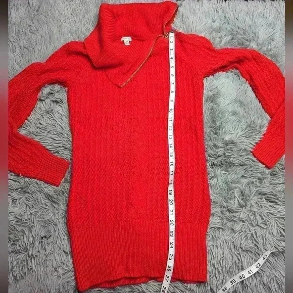 Guess women's red size med turtleneck sweater with zip on the collar - Picture 6 of 8